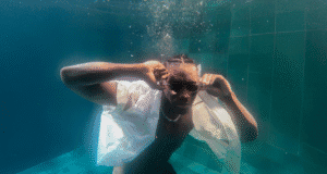 OPPO llevó a cabo el primer photoshoot de moda bajo el agua tomado con un smartphone