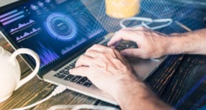 Más del 60% de las empresas a nivel global ya exploran inteligencia artificial cuántica