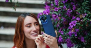Un regalo que captura momentos únicos: el OPPO Reno13 5G para mamá