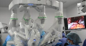 La cirugía robótica, un avance clave para el manejo de enfermedades urológicas complejas