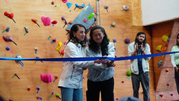 Decathlon inaugura muro de escalar en Bogotá, para seguir democratizando el acceso al deporte