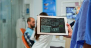 Interoperabilidad y monitoreo en vivo: La nueva era del postoperatorio en hospitales inteligentes