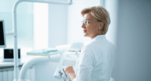 ¿La IA devolverá la humanidad a la medicina? Las claves para transformar el sistema de salud en Colombia