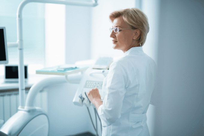 ¿La IA devolverá la humanidad a la medicina? Las claves para transformar el sistema de salud en Colombia