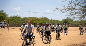 Smart Fit se une a UNICEF y entrega 120 bicicletas en La Guajira para evitar la deserción escolar y asegurar el acceso a agua