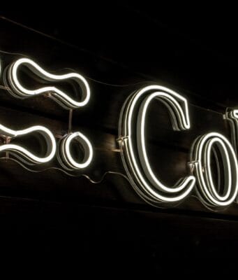 ¿Por qué a las empresas colombianas les cuesta tanto mover su propia plata?