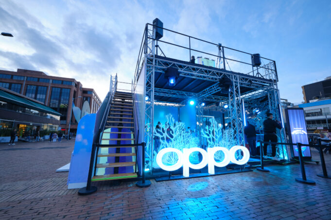 El OPPO Reno14 5G iluminó la noche de Halloween bogotana