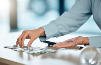 De la emoción a la estrategia: guía para blindar su prima de diciembre ante un 2026 retador