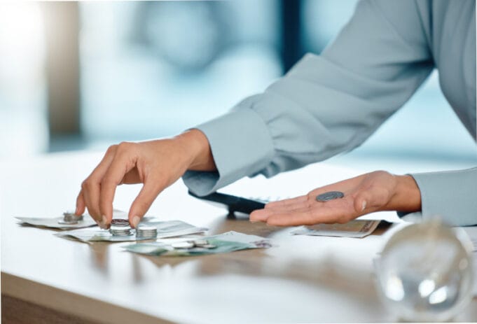 De la emoción a la estrategia: guía para blindar su prima de diciembre ante un 2026 retador