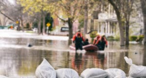 2025 marca el sexto año en que las pérdidas aseguradas por catástrofes naturales superan los USD 100.000 millones, según el Swiss Re Institute