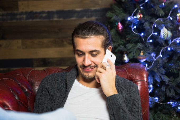 ¿Viaja en vacaciones? Guía para ahorrar datos móviles sin depender del WiFi