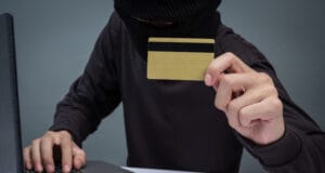 Ciberamenzas acechando en la época festiva 2025: los atacantes avanzan más rápido, automatizando más y capitalizando completamente la temporada de compras