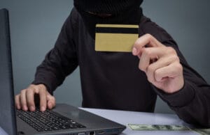 Ciberamenzas acechando en la época festiva 2025: los atacantes avanzan más rápido, automatizando más y capitalizando completamente la temporada de compras