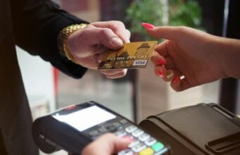 Estudio Chubb: El 55% de los latinoamericanos combinará compras online y presenciales en las fiestas de fin de año