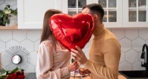 Amor que se escucha: cuidar la audición en pareja, porque comunicarse bien también es quererse bien
