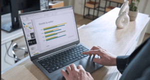 ¿Qué hace a un buen computador para el home office en 2026?