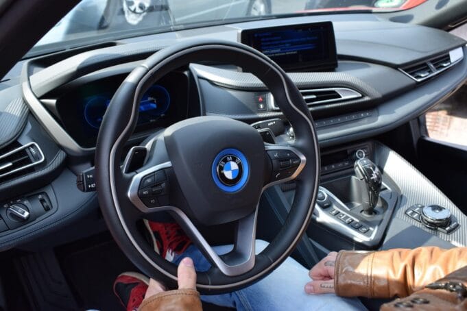 Más eléctricos, nuevos riesgos: cómo cambia el seguro automotor