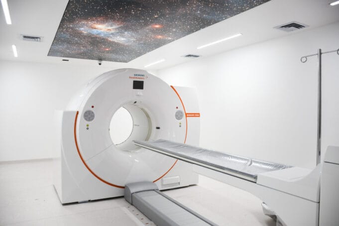 Clínica del Country recibe la máxima acreditación europea por su precisión en diagnósticos oncológicos y neurológicos