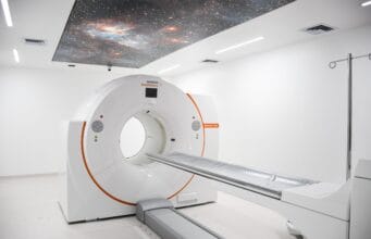 Clínica del Country recibe la máxima acreditación europea por su precisión en diagnósticos oncológicos y neurológicos