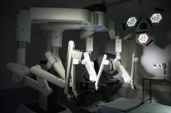 Hito en la Medicina Colombiana: La revolución de la precisión supera las 200 cirugías robóticas en tiempo récord
