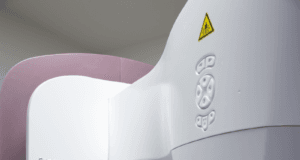Tecnología de vanguardia que salva vidas: La mamografía con contraste y la biopsia al vacío transforman la detección temprana del cáncer de mama.