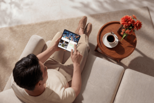 OPPO Find N6: el teléfono plegable que toma las fotos perfectas a mamá llega a Colombia