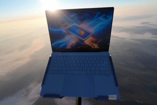 Potencia para IA y durabilidad increíble en menos de 1Kg de peso: ASUS presenta en Colombia la nueva ExpertBook Ultra, el estándar premium de computación empresarial con IA.