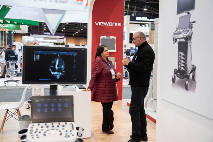 Del hospital tradicional al hospital inteligente: las tecnologías que redefinen la medicina en Colombia