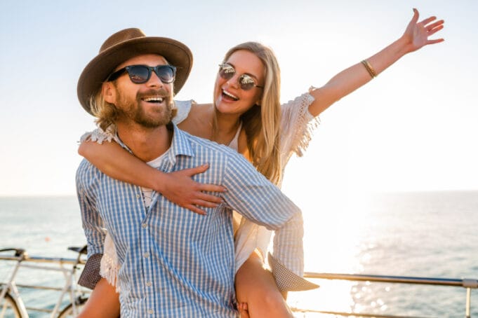 Proteja su audición en vacaciones: recomendaciones para disfrutar de los viajes y las actividades de temporada