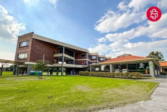Un cuarto idioma llamado tecnología Asus y Buckingham School