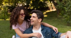 Día Internacional de la Juventud: la generación del gran volumen, ¿por qué tus oídos están envejeciendo más rápido?