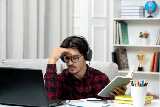 En Colombia el reto ya no es obtener un título universitario, sino mantenerse vigente ante las transformaciones del mercado laboral