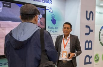 De los libros impresos a la inteligencia artificial: la empresa colombiana que lleva tecnología educativa con propósito a todo el país