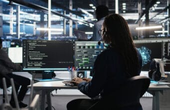 Los 5 riesgos que comete en su día a día y que están poniendo en jaque la seguridad de su información y la de su empresa