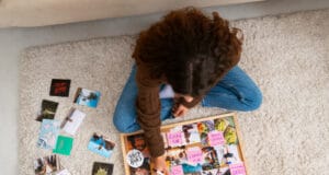 Disciplina, pensamiento crítico y memoria: las bases de la educación tradicional que siguen vigentes en la era digital