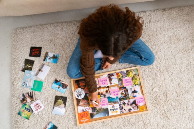 Disciplina, pensamiento crítico y memoria: las bases de la educación tradicional que siguen vigentes en la era digital