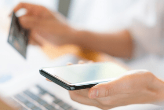 De la ventanilla a la pantalla: aumentan los pagos digitales en un 158%