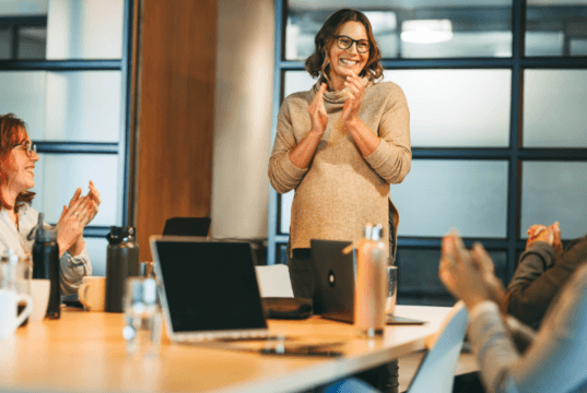 SONDA impulsa mentoring femenino en tecnología mientras la industria aún enfrenta brechas de liderazgo