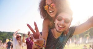 Temporada de conciertos y festivales: GAES promueve el cuidado auditivo y entrega tips para proteger la audición
