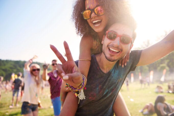 Temporada de conciertos y festivales: GAES promueve el cuidado auditivo y entrega tips para proteger la audición