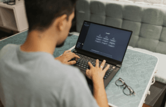 Las empresas ya no solo enfrentan ciberataques: ahora también deben controlar cómo usan la IA sus empleados