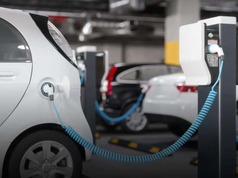 Vehículos eléctricos crecen 221,7% y alcanzan cifras récord: así se expande el negocio de la movilidad eléctrica en Colombia